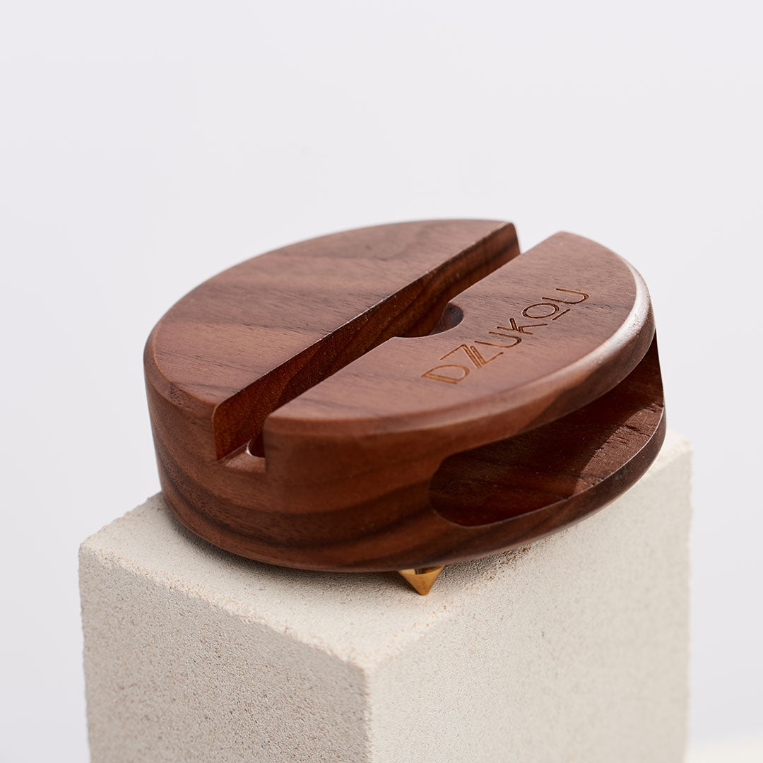 Walnut Squirrel – Wooden Phone Stand and Amplifier (FA)